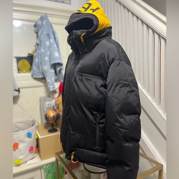 NWT Men’s Medium Fendi Logo-hood Technical Ski Down Jacket In Black/Yellow/White - Picture 7 of 16
